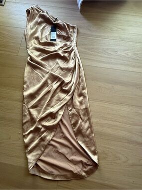 Elliatt One-Shoulder Satin High-Low Dress in Champagne